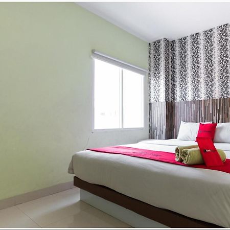 Reddoorz Plus @ Hertasning Area Makassar Kültér fotó