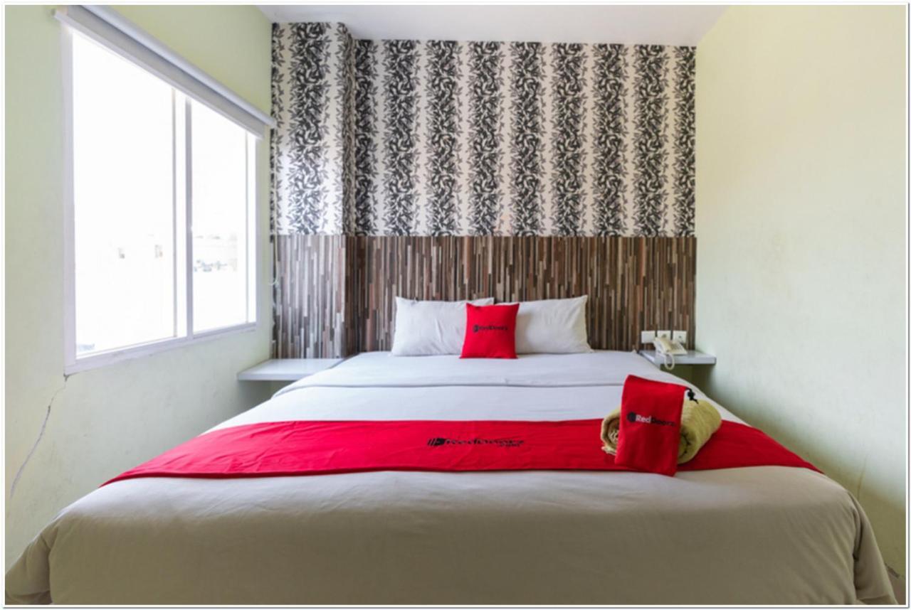 Reddoorz Plus @ Hertasning Area Makassar Kültér fotó