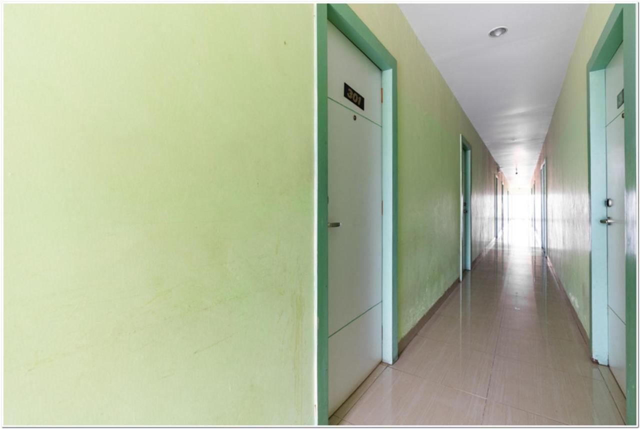 Reddoorz Plus @ Hertasning Area Makassar Kültér fotó