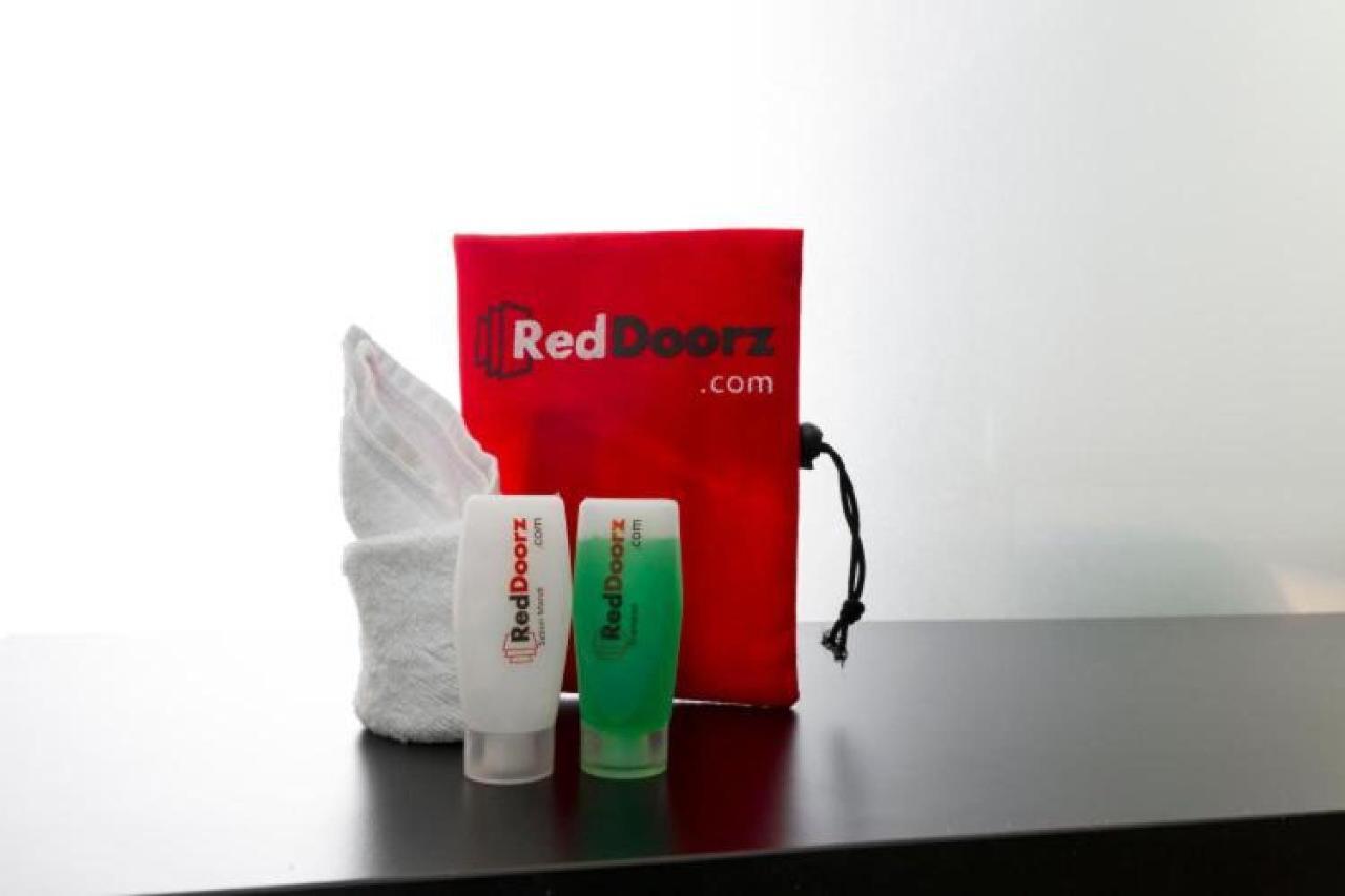 Reddoorz Plus @ Hertasning Area Makassar Kültér fotó