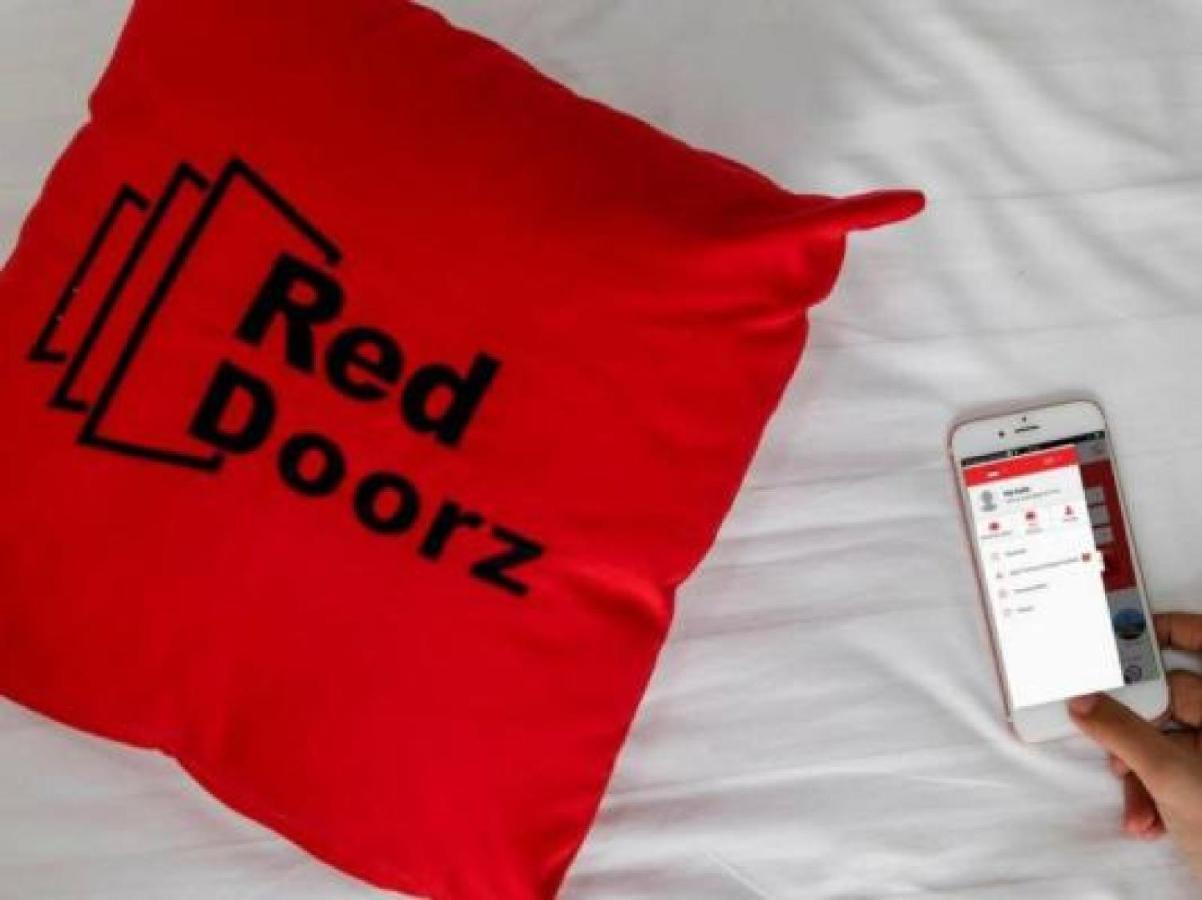 Reddoorz Plus @ Hertasning Area Makassar Kültér fotó