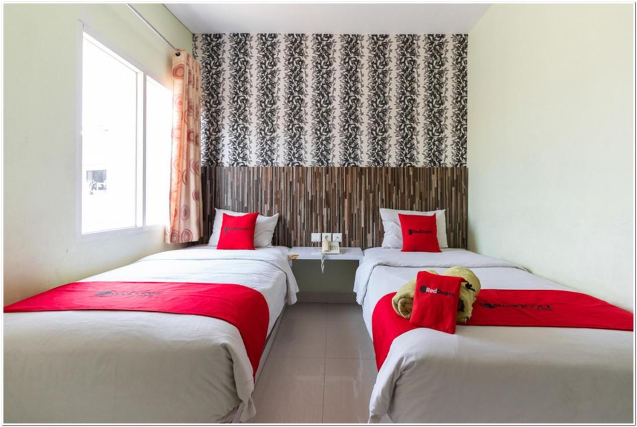 Reddoorz Plus @ Hertasning Area Makassar Kültér fotó