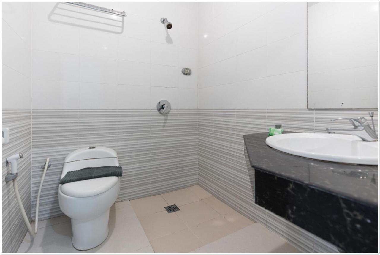 Reddoorz Plus @ Hertasning Area Makassar Kültér fotó