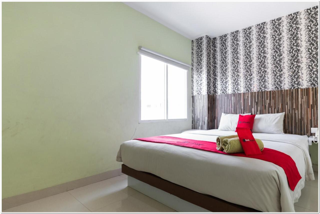 Reddoorz Plus @ Hertasning Area Makassar Kültér fotó