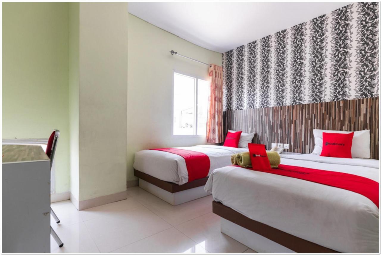 Reddoorz Plus @ Hertasning Area Makassar Kültér fotó